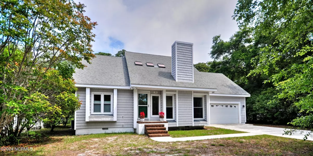 704 W 9th ST, Southport, NC 28461