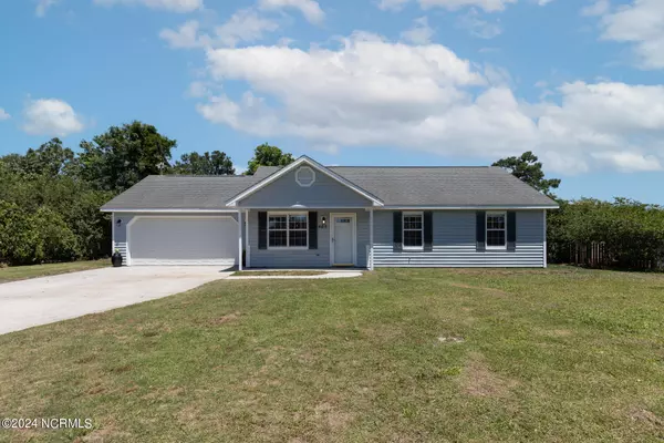 405 E Volant ST, Hubert, NC 28539