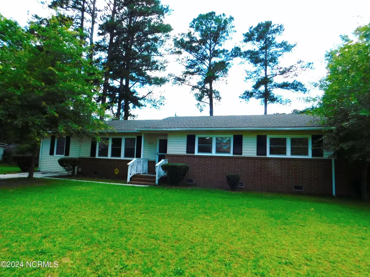 Laurinburg, NC 28352,1005 E Scotsdale RD
