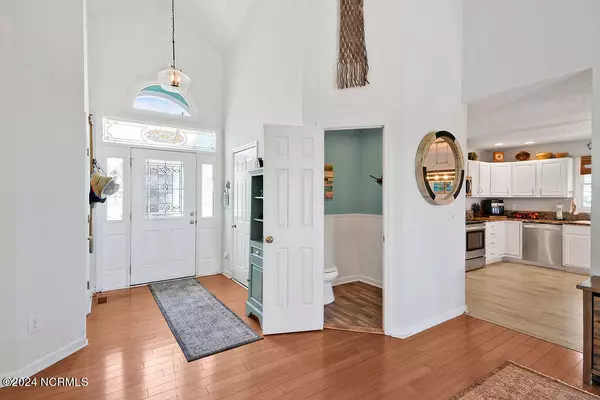 Kure Beach, NC 28449,824 Settlers LN
