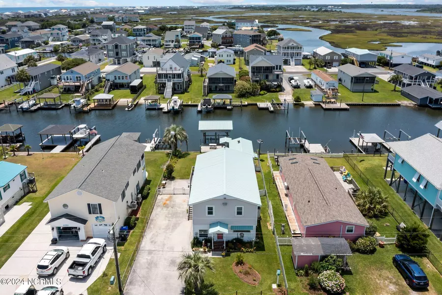 4053 4th ST, Surf City, NC 28445