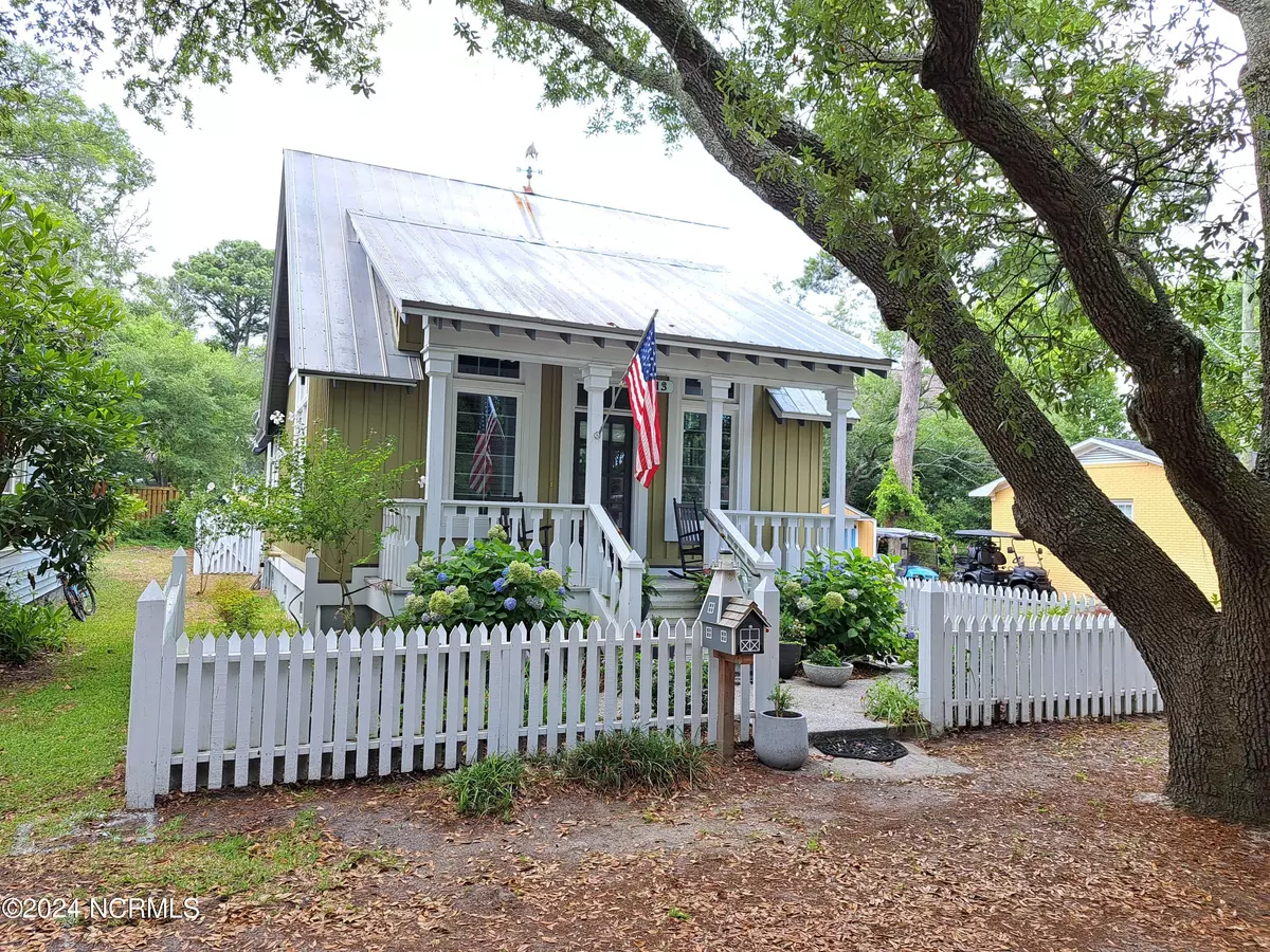 Southport, NC 28461,413 N Caswell AVE