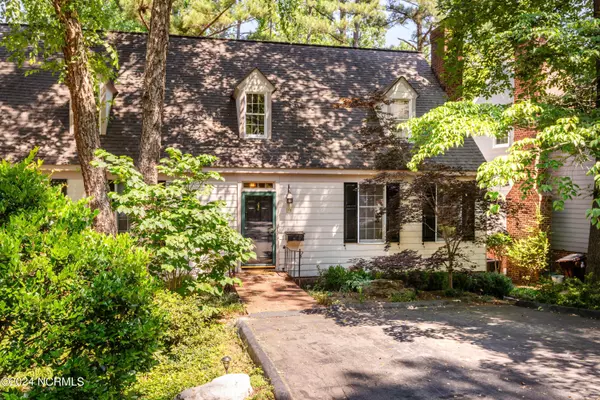 19 Village In The Woods CIR, Southern Pines, NC 28387