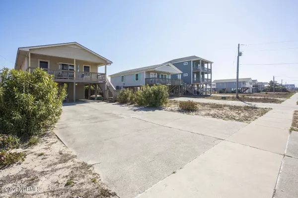 Surf City, NC 28445,1916 N New River DR