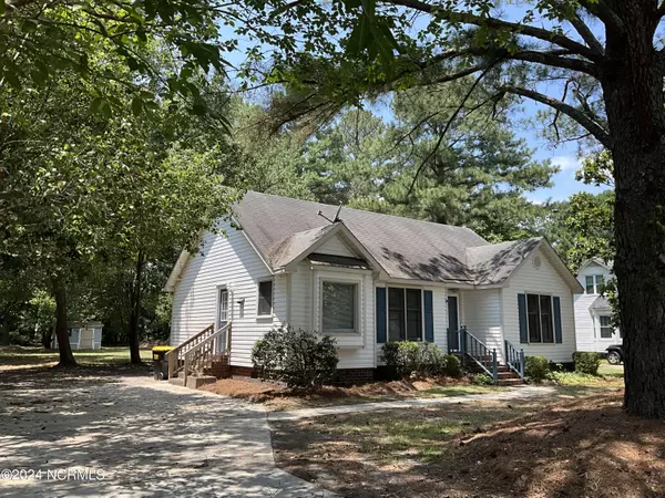 715 Fox Chase LN, Winterville, NC 28590