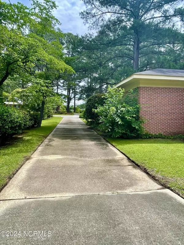 Roseboro, NC 28382,711 N East ST