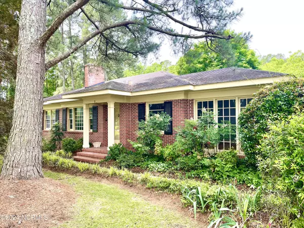 711 N East ST, Roseboro, NC 28382