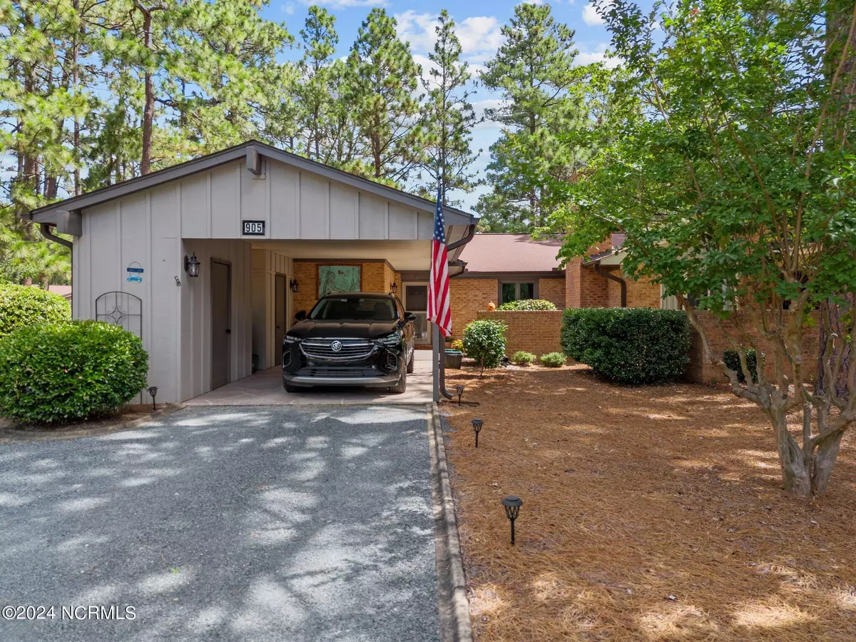 Southern Pines, NC 28387,905 Satinwood CT