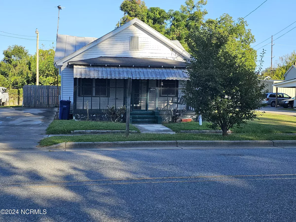 Edenton, NC 27932,110 N Oakum ST