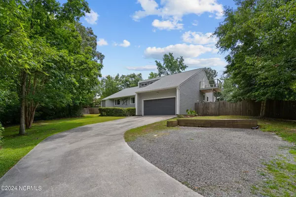 401 Creekview DR E, Hampstead, NC 28443