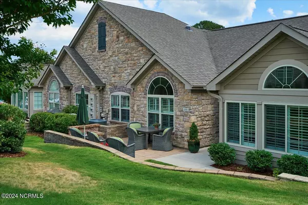 110 E Chelsea CT, Southern Pines, NC 28387