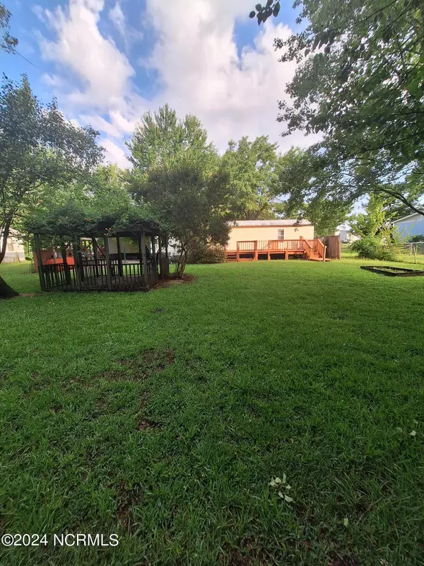 Swansboro, NC 28584,274 Old Church RD