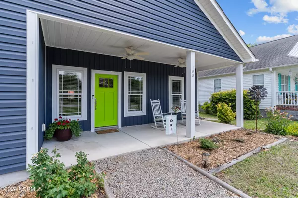 Oak Island, NC 28465,108 SE 5th ST