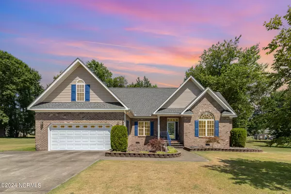 320 Maddux DR, Pikeville, NC 27863
