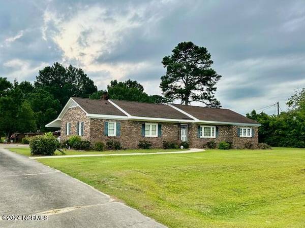 1660 Mrs Tates RD, Whiteville, NC 28472