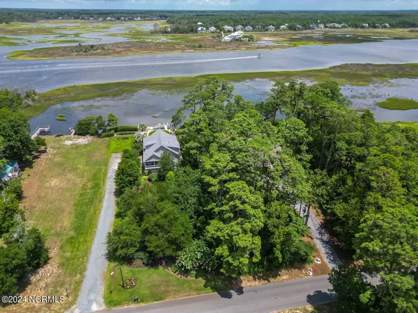 5604 E Yacht DR,  Oak Island,  NC 28465