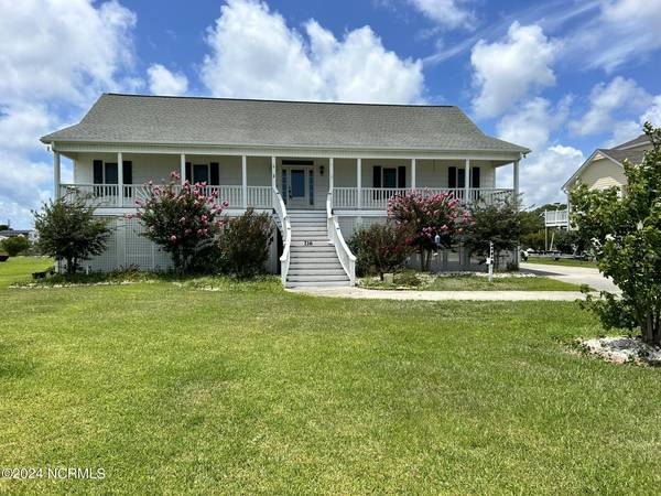 216 Straits DR, Beaufort, NC 28516