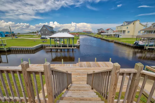 North Topsail Beach, NC 28460,304 Marina WAY