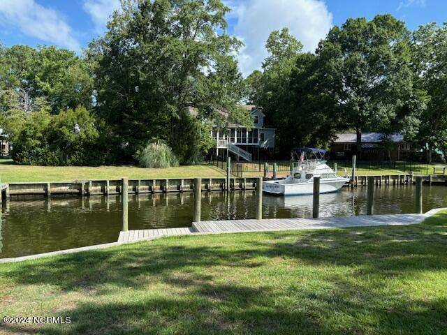 Oriental, NC 28571,107 Pineview DR