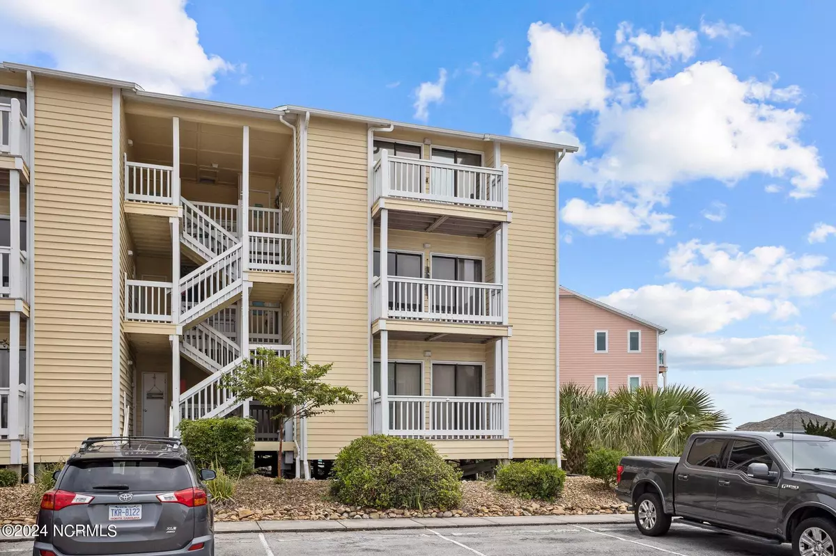 Emerald Isle, NC 28594,9201 Coast Guard RD #C201