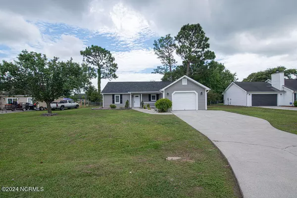 Hubert, NC 28539,304 Foxtrace LN