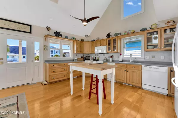 Holden Beach, NC 28462,108 Conch ST