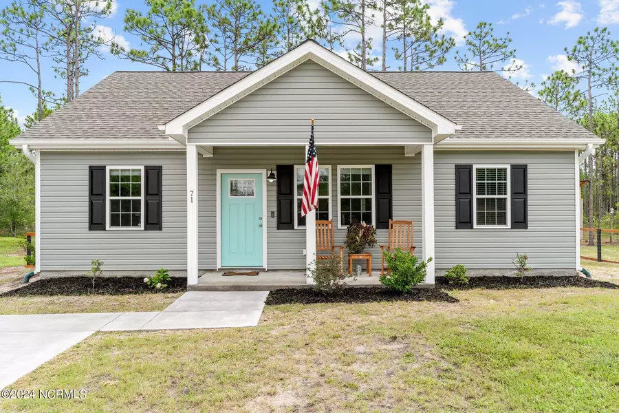 71 Bridges RD, Southport, NC 28461