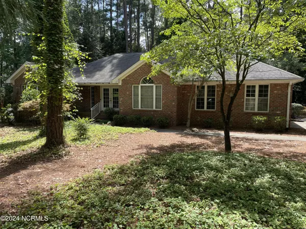 7 Cedar LN, Pinehurst, NC 28374