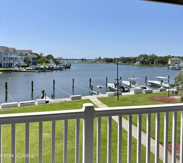 118 Lake AVE #202, Morehead City, NC 28557