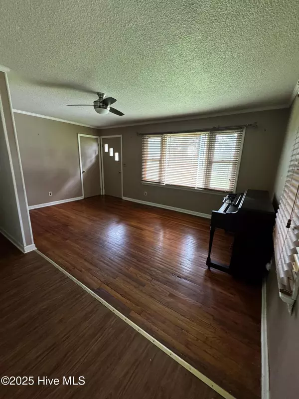 Roper, NC 27970,403 Clemmons ST