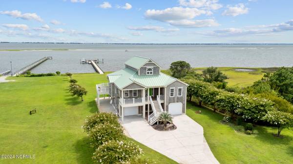 418 Island View Drive, Newport, NC 28570