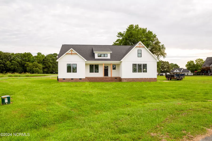 101 Sand Trap Lane, Clinton, NC 28328