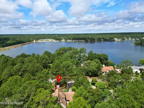 Pinehurst, NC 28374,620 Diamondhead DR S