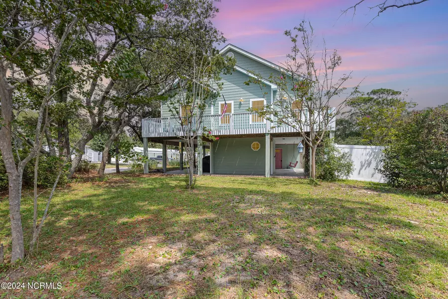 136 NE 71st ST, Oak Island, NC 28465