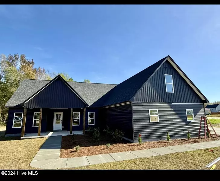 306 Belgian CT, Richlands, NC 28574