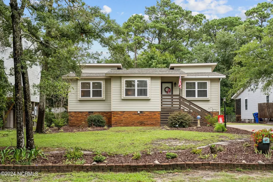 445 Womble ST, Oak Island, NC 28465