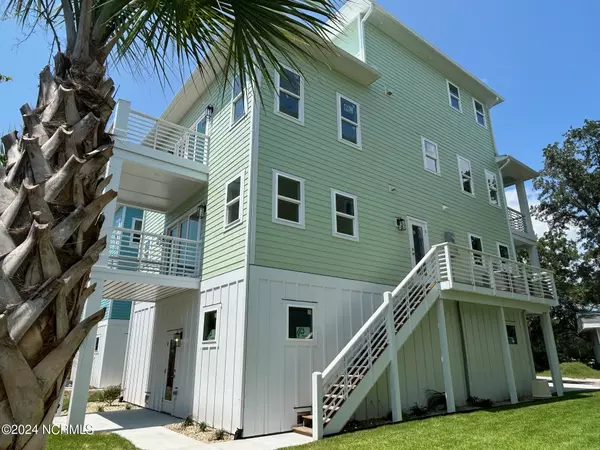 Carolina Beach, NC 28428,211 Annie DR