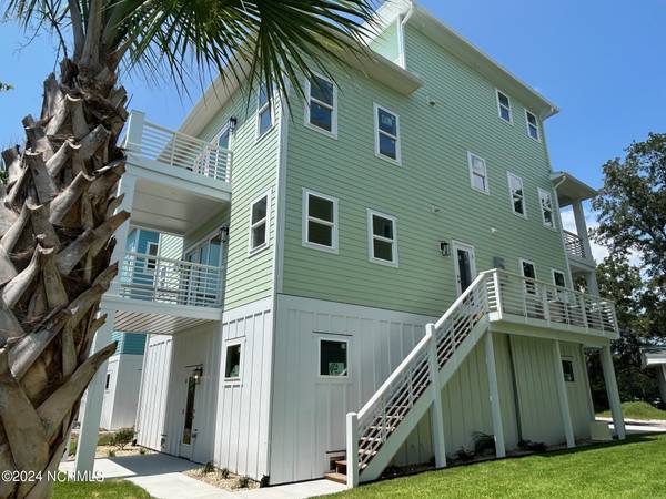 Carolina Beach, NC 28428,211 Annie DR