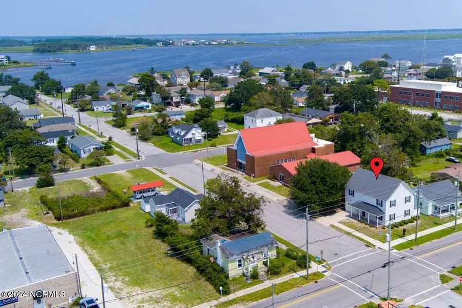 1212 Bridges ST, Morehead City, NC 28557