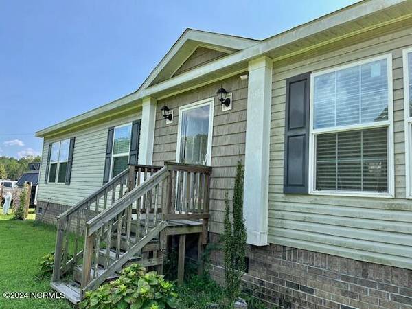 873 Pameter RD, Hallsboro, NC 28442