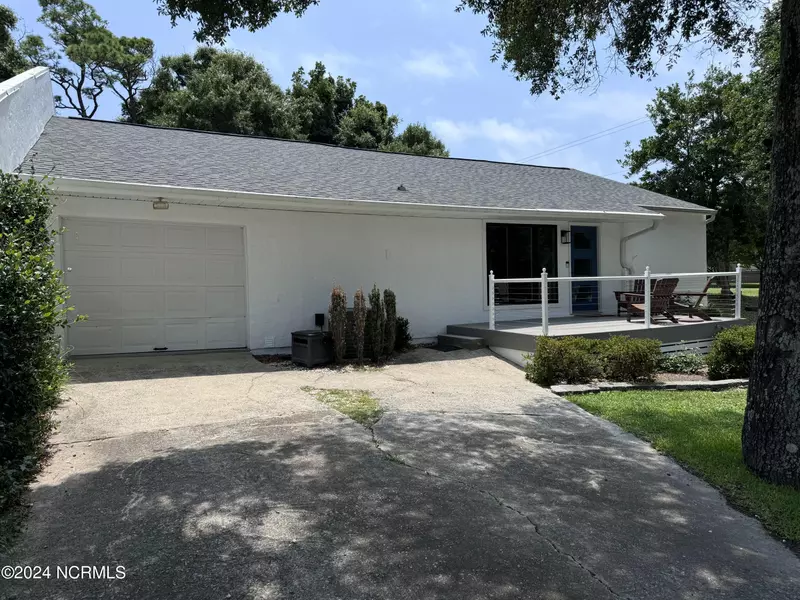 207 Hoop Pole Creek Drive, Atlantic Beach, NC 28512