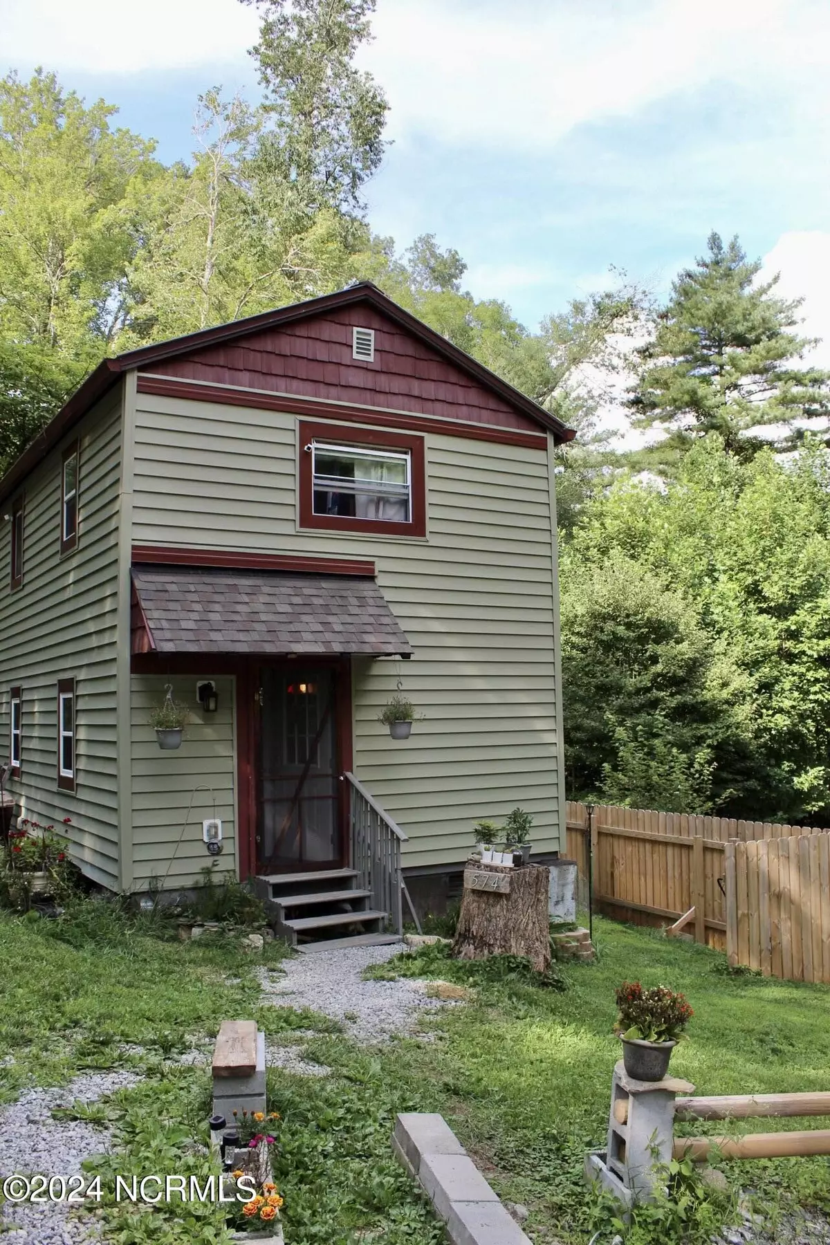 Cullowhee, NC 28723,574 Pine Creek RD