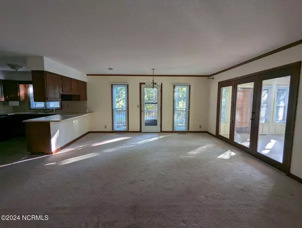 West End, NC 27376,102 Glen Oak CT