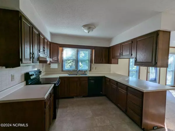 West End, NC 27376,102 Glen Oak CT