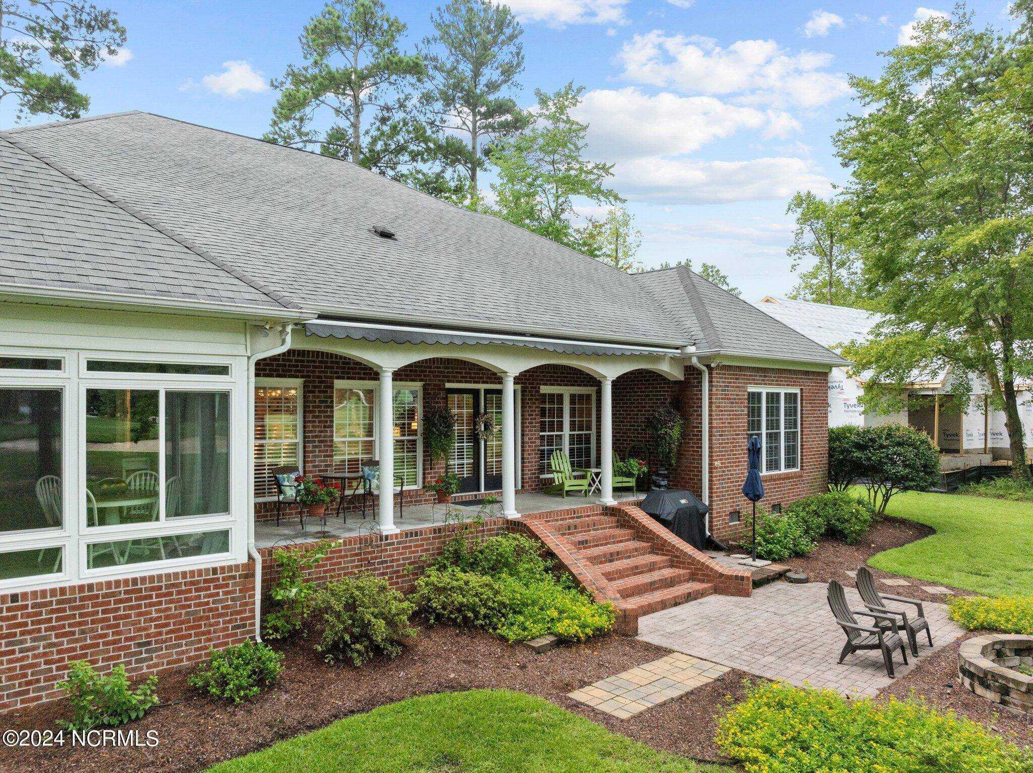 Chocowinity, NC 27817,301 Neuse DR