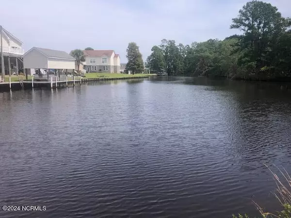 3 Whichards Beach RD, Chocowinity, NC 27817