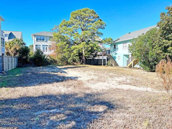 919 Riptide LN, Carolina Beach, NC 28428