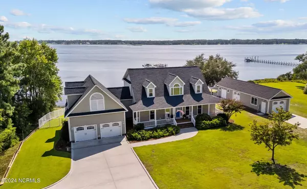 Swansboro, NC 28584,143 Azalea CT