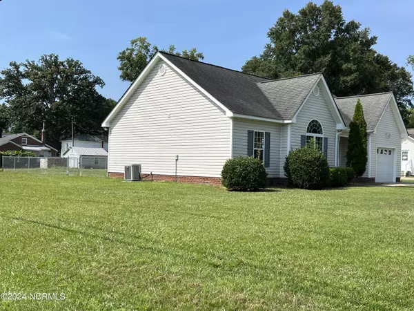 Ayden, NC 28513,684 Second ST