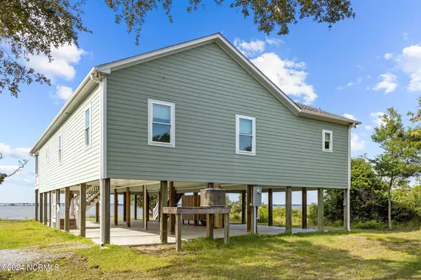 Emerald Isle, NC 28594,5005 Bogue Sound CT